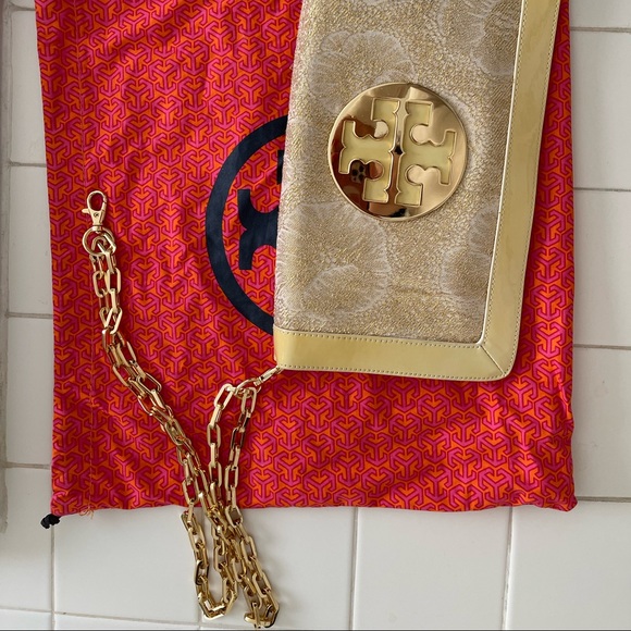 Extremely rare Tory Burch white patent leather and lace double chain bag. - Picture 2 of 8